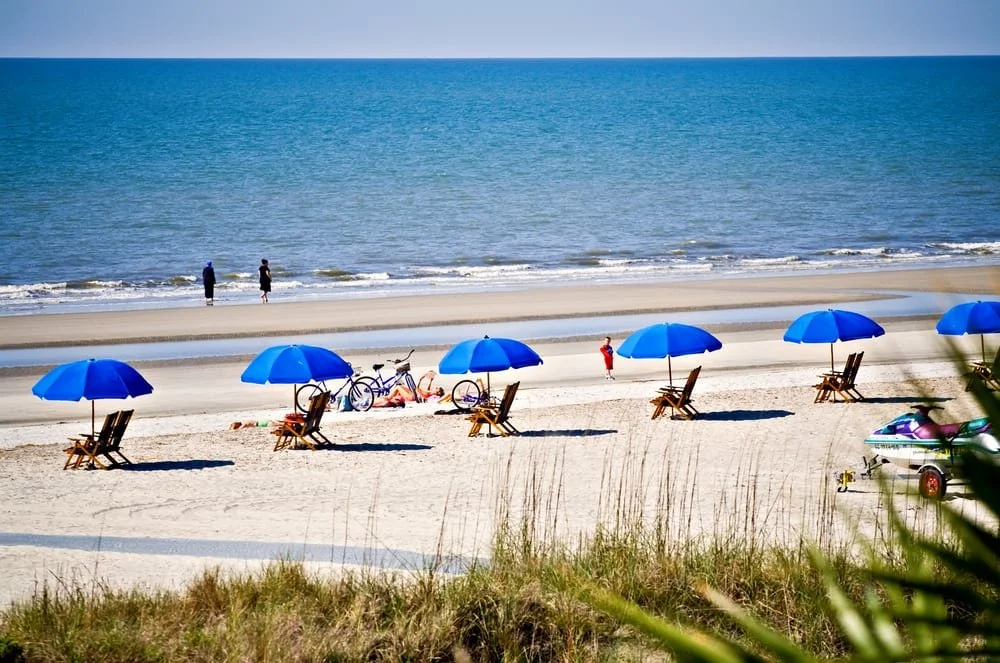 Chairs-and-umbrellas-on-the-beach-in-Hilton-He.webp